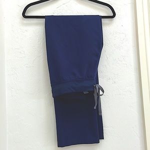 Figs standard scrub pants, sz. small, Navy color. Gently worn, exlnt condition.